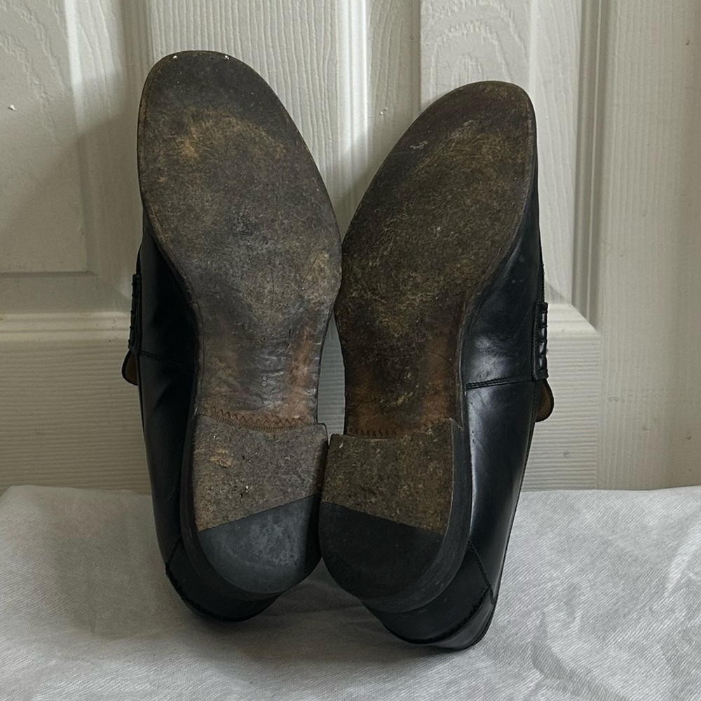 Gucci
Gucci Black Leather Interlocking G Penny Loafers Size 8 - Picture 16 of 16